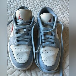Nike Air Jordan 1 Low Sail/Blue Grey/White/Dune Red 5M/6.5W “Blue Whisper”
